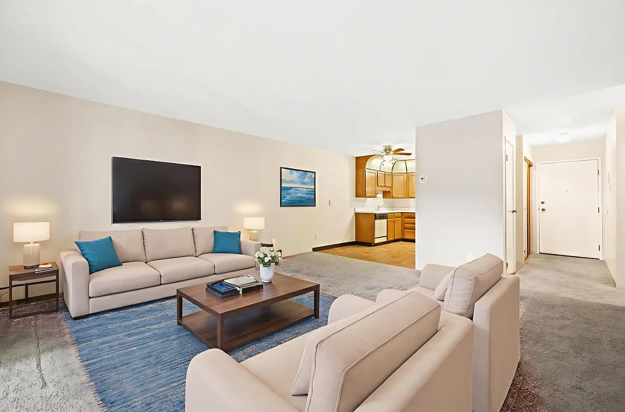 2 bed, 930 sqft, $1,750 — Photo 3