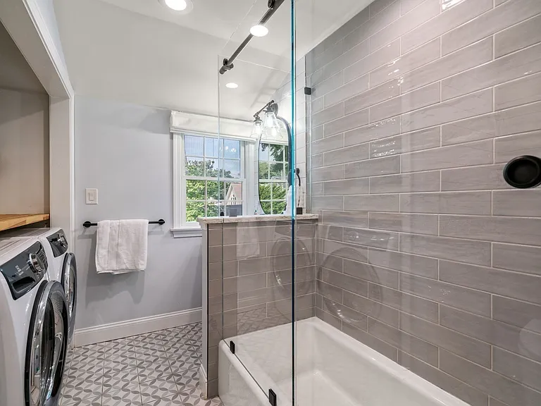 53 W Plain St #B — Photo 15