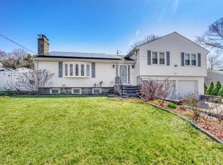 25 Cleghorn Ln, Tewksbury, MA 01876