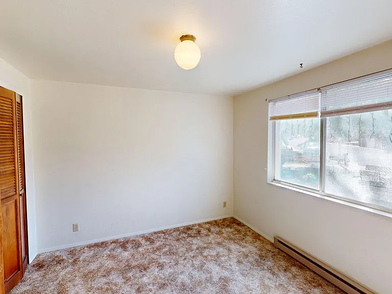 451 Loveridge Dr — Photo 18