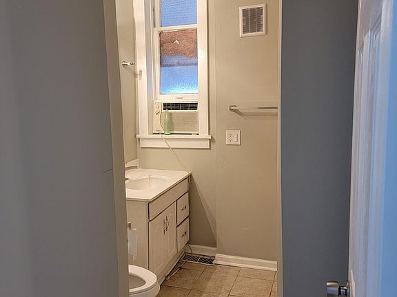 5th image of 3742 S Paulina St #1F