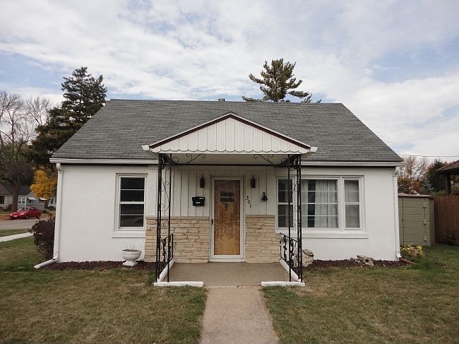 2nd image of 301 Rose Ave