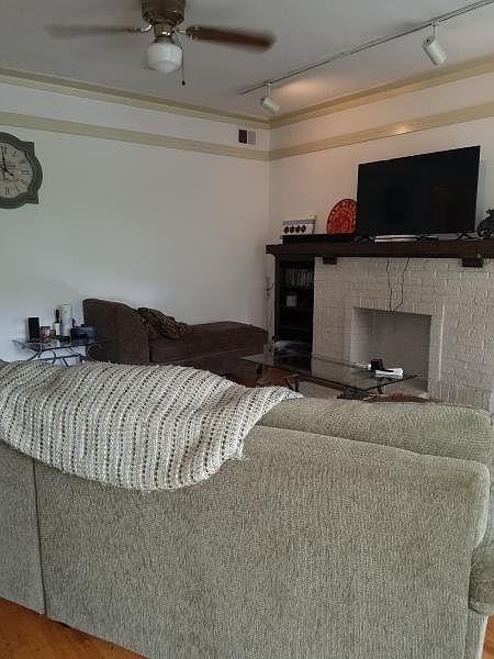2nd image of 4335 N Ashland Ave #3