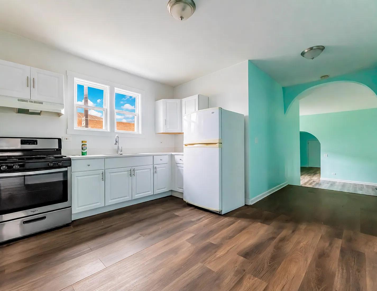 3 bed, 1600 sqft, $2,200 — Photo 2