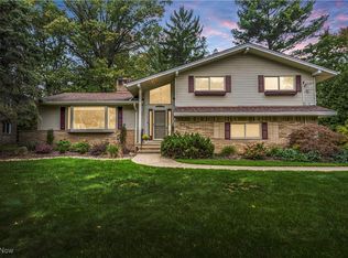8010 Robin Ln, Brecksville, OH