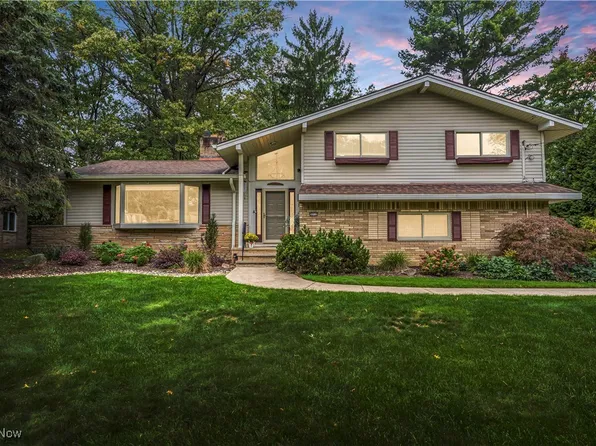 8010 Robin Ln, Brecksville, OH 44141