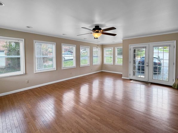 105 Tanglewood Dr, Beckley, WV 25801