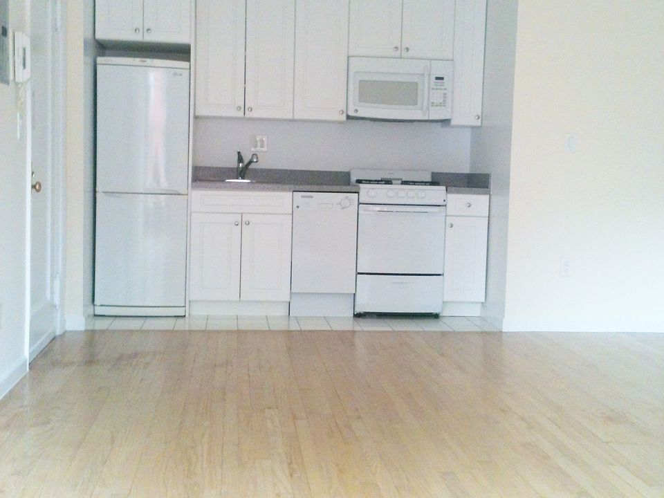 2nd image of 53 W 72nd St Ste 5