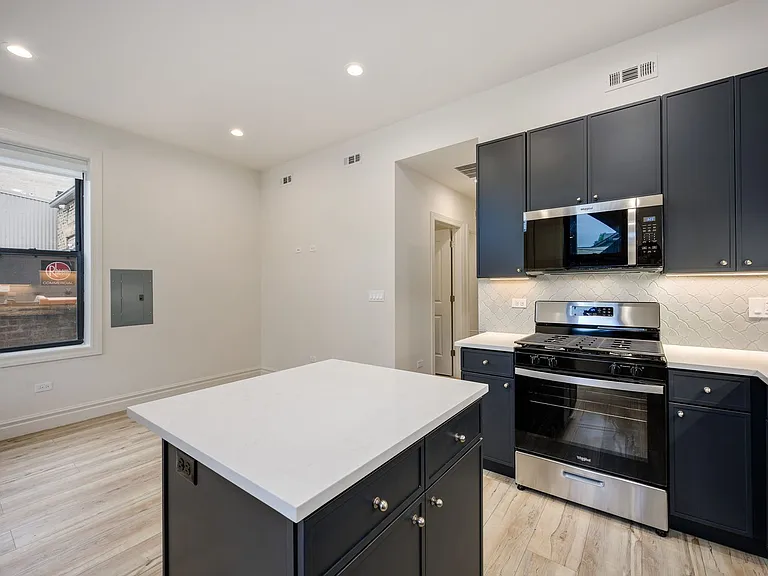 1710 W Belmont Ave #202 — Photo 5