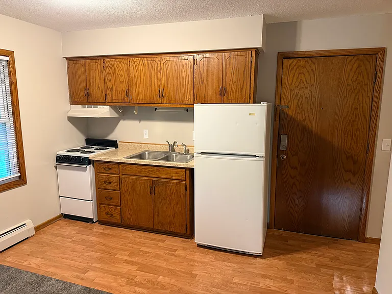 320 Spruce Dr E #8 — Photo 4