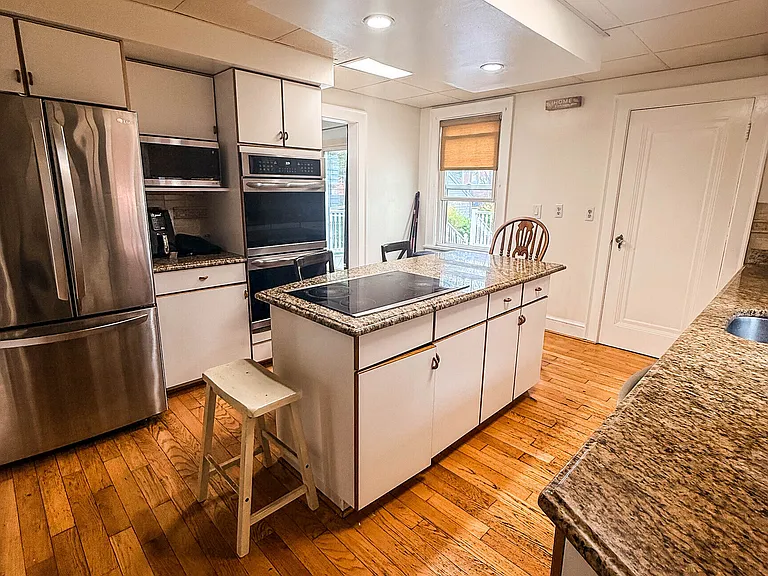 38 Grandview Ave — Photo 25