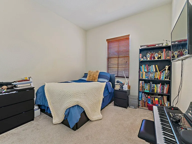 150 Lismore Ln — Photo 25