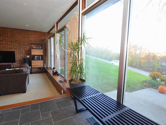5th image of 665 Berkshire Ln