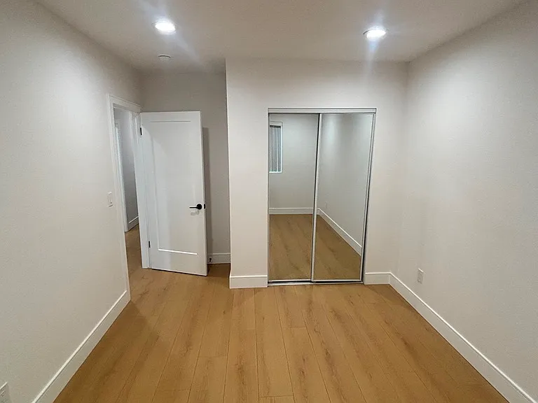 5526 S Wilton Pl — Photo 15