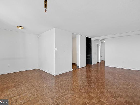5th image of 604 S Washington Sq APT 2506
