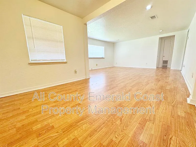 733 Beach Dr — Photo 12