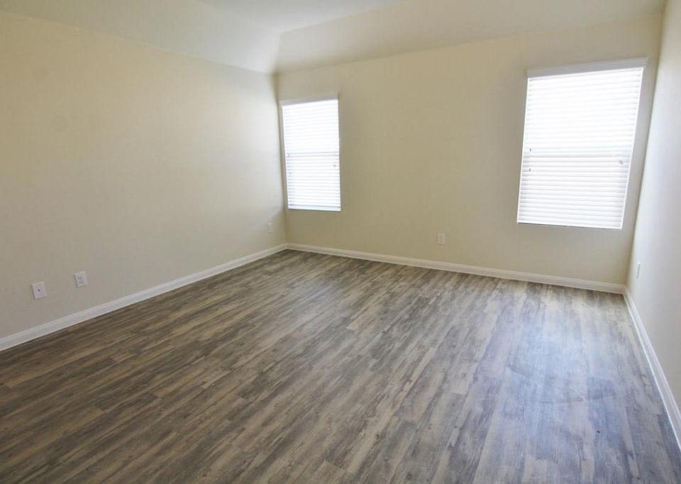 2nd image of 3832 Deborah Ln