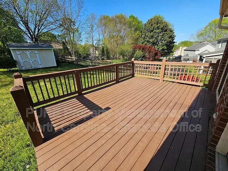 151 Woodfern Pl — Photo 39