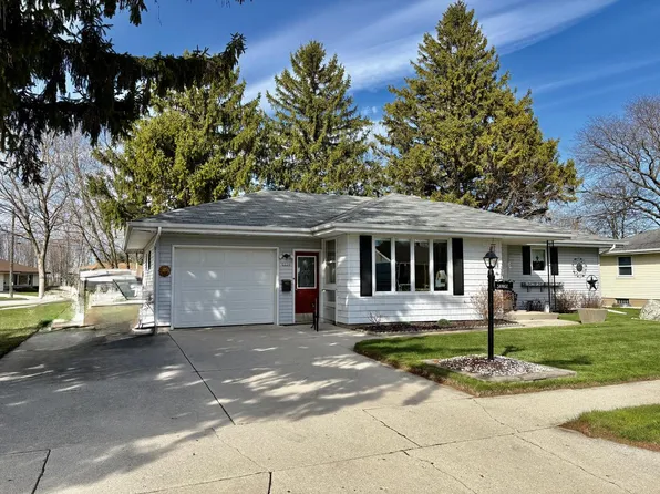 2226 Lexington DRIVE, Manitowoc, WI 54220