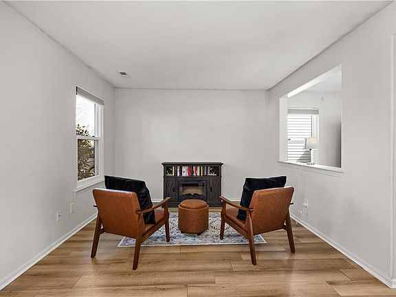 5th image of 119 Stoney Ridge Ave