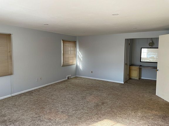 5th image of 32218 Newcastle Dr