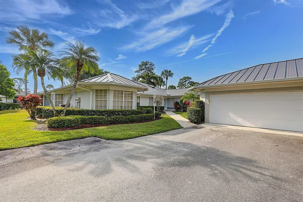 3 bed, 2.0 bath, 1892 sqft, $3,200 — Photo 4