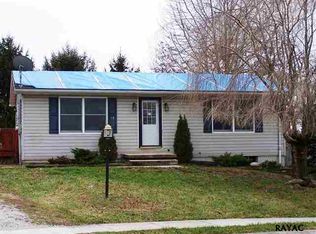 14 Carly Dr, New Oxford, PA 17350