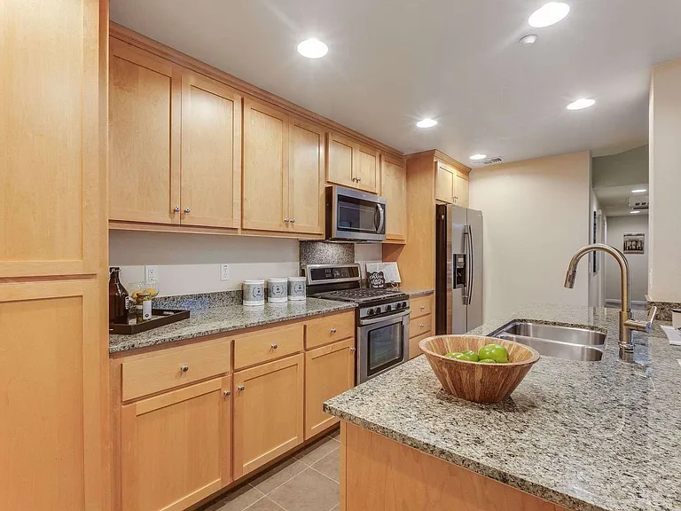 1037 Scotia Ter #304 — Photo 14
