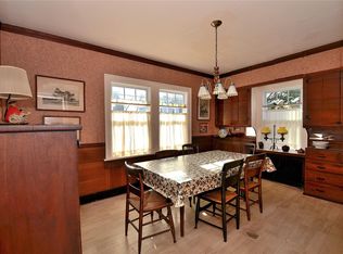 225 Garden St, Roslyn Heights, NY 11577