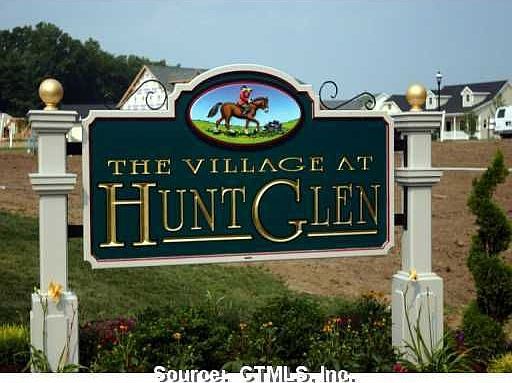 1st image of 43 Hunt Glen Dr