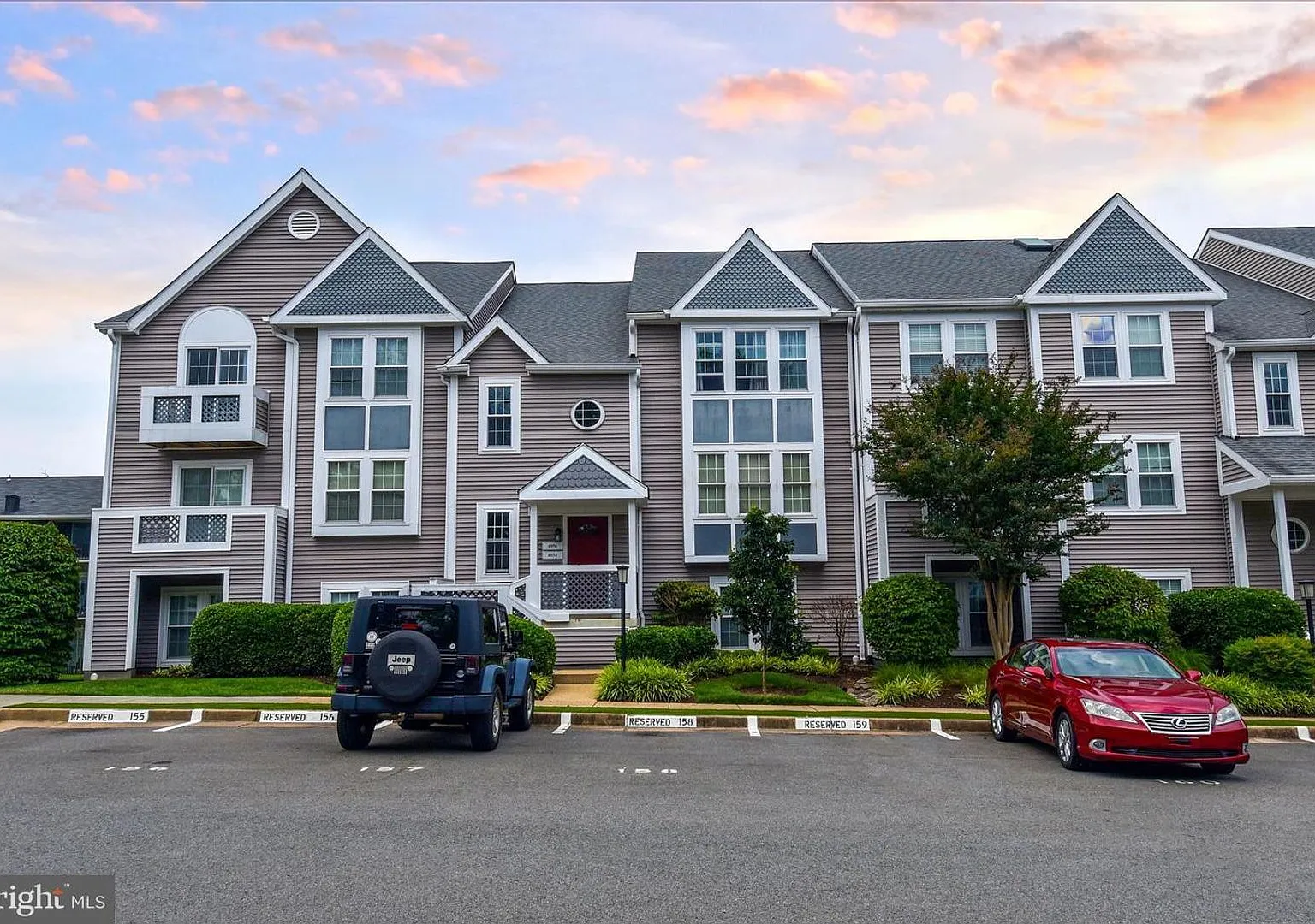 Thoughtfully designed with comfort and style in mind, this inviting residence offers a spacious l... — Photo 1