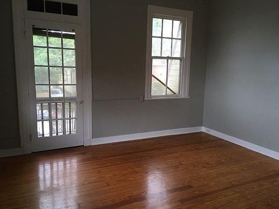 5th image of 419 Seguin St #419A