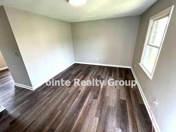 2nd image of 115 Warrenton Village Dr #101