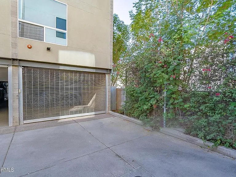 537 E Willetta St #6 — Photo 10