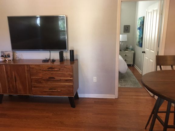3rd image of 612 S Kenilworth Pkwy #1