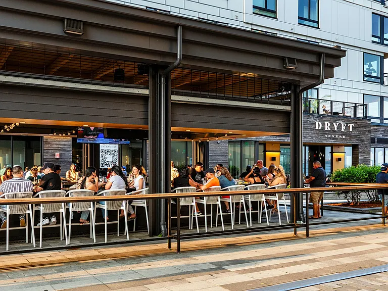 Local flavor, fresh sea air, and coastal vibes_Dryft Revere is your go-to for waterfront dining just steps from home.