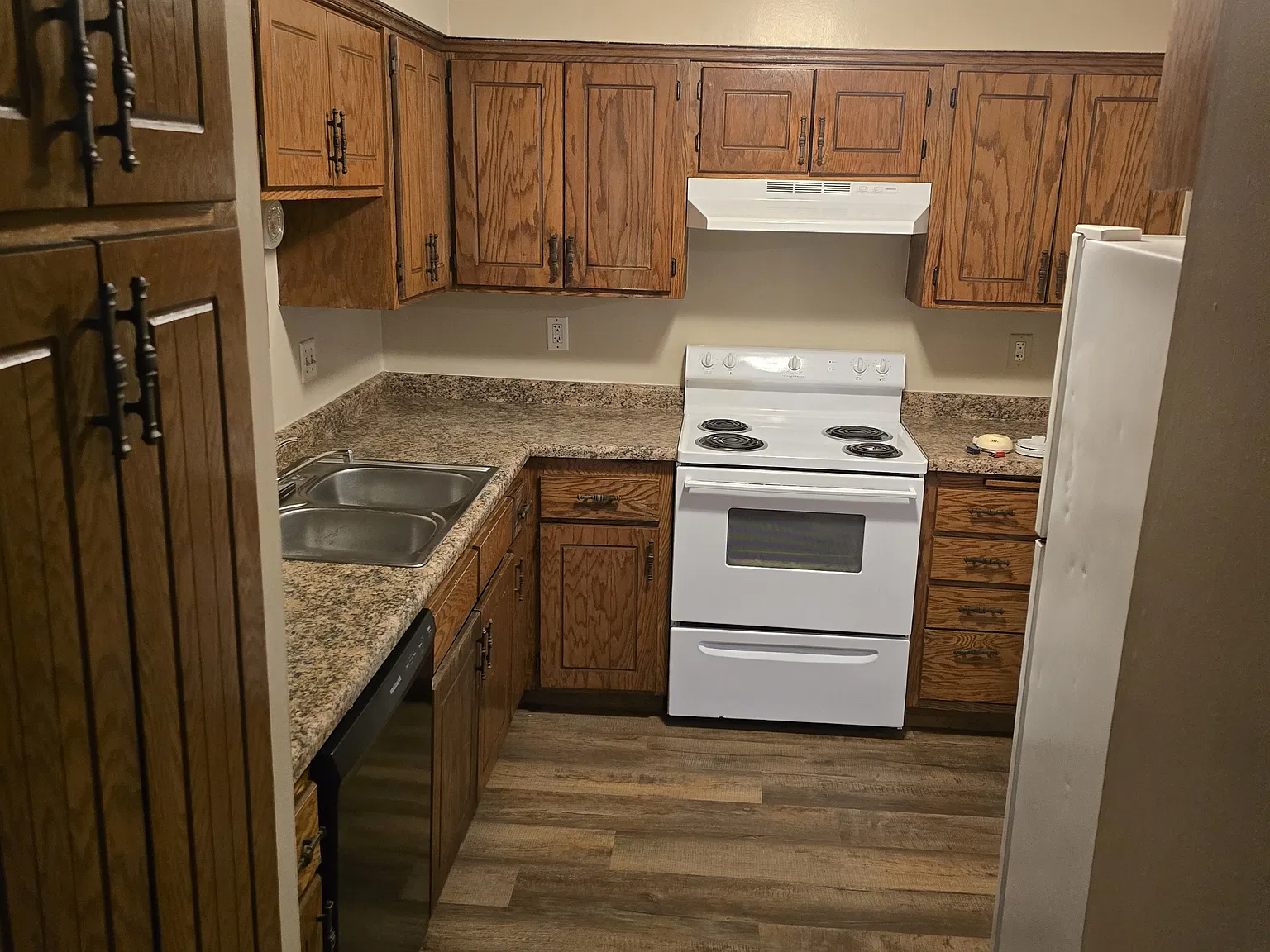 2295 Cannon St - 4 — Photo 2