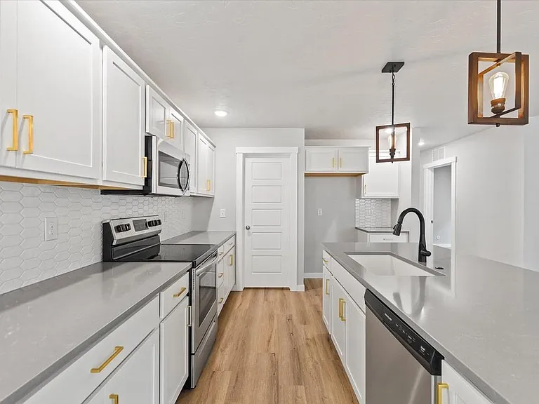 2741 E Jasmine St — Photo 22