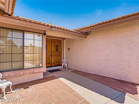 5th image of 3190 Paintedhills Ave