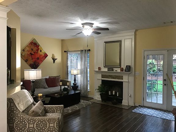 5th image of 4012 Oak Glenn Dr