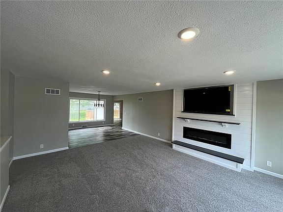 2nd image of 909 E Market St
