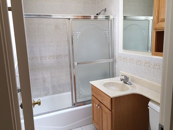 4th image of 2418 Quintara St