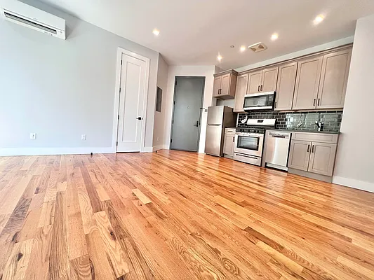 Rented by ERNY LLC | media 31