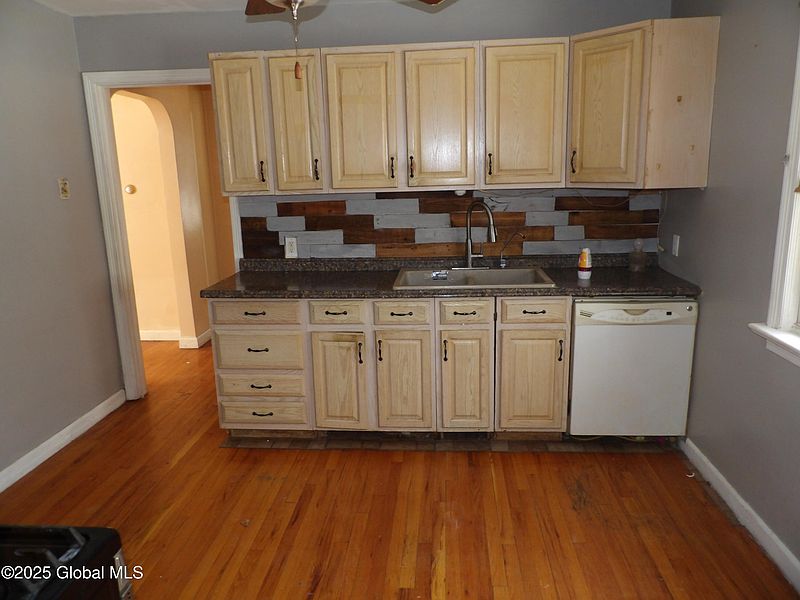4th image of 130 Polsin Drive