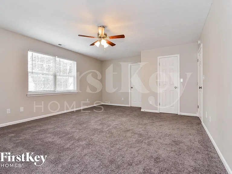 11704 Grenadier Ln — Photo 4