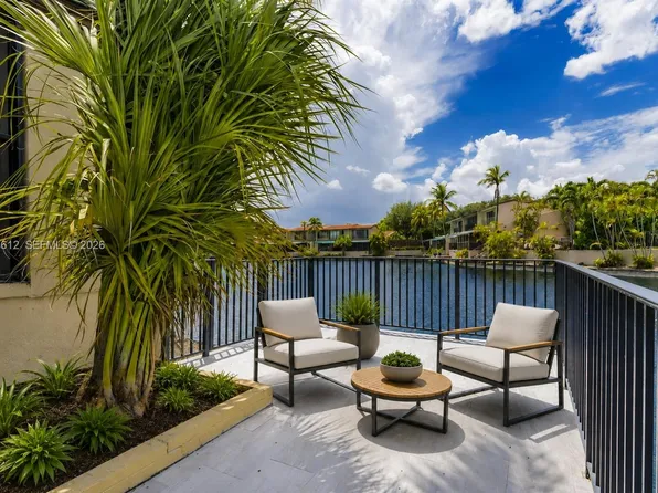 8350 Dundee Ter, Miami Lakes, FL 33016