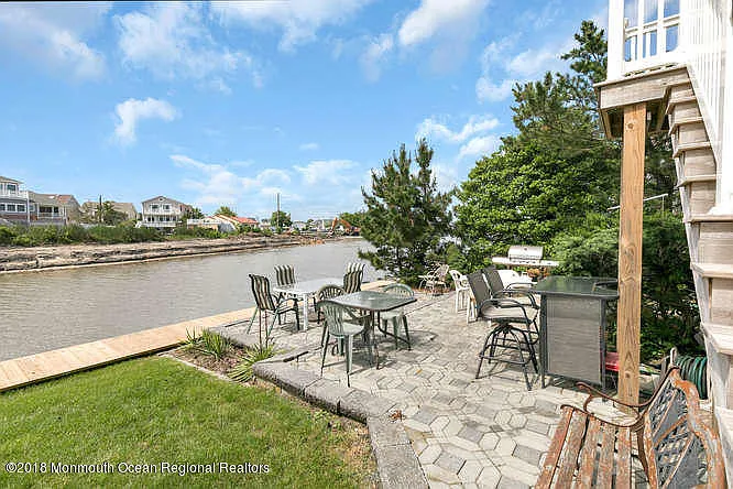 127 Trenton Ave — Photo 23