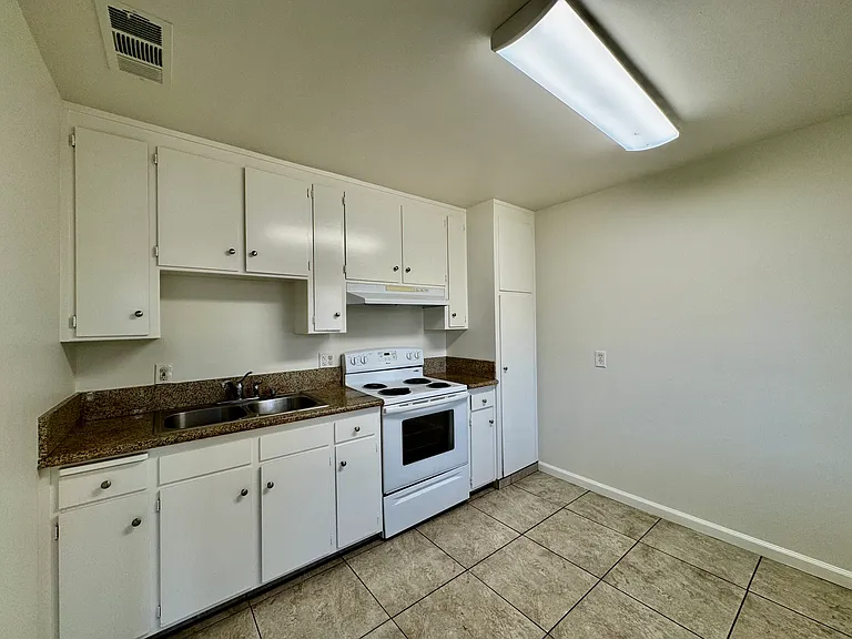 365 N Argyle Ave #103 — Photo 6