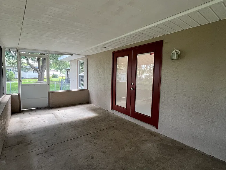 212 E Vermont Ave — Photo 20