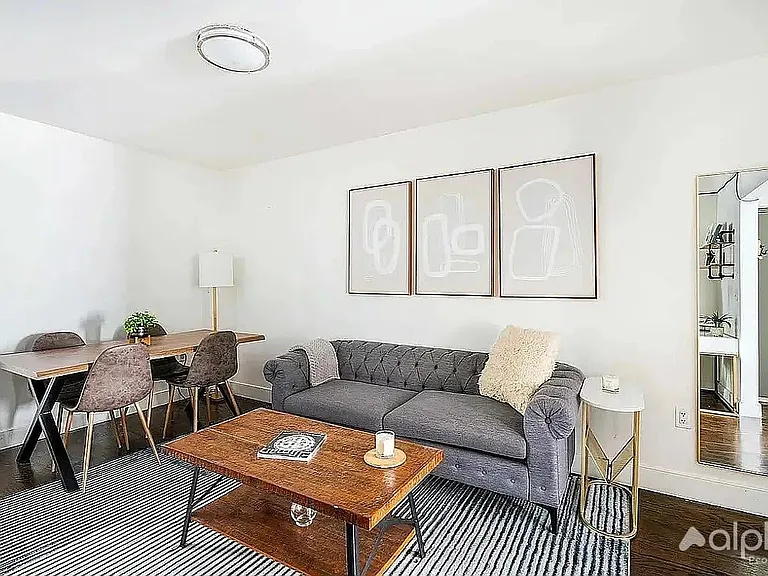 359 W 39th St #1 — Photo 4